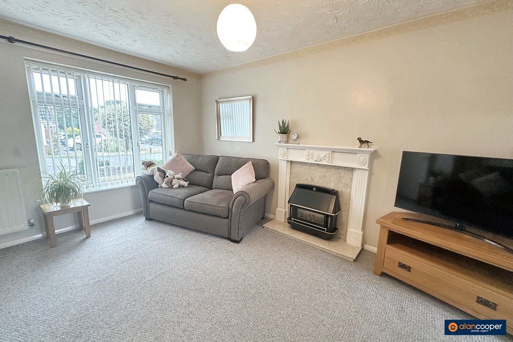Property photo 2 of 14 4369684