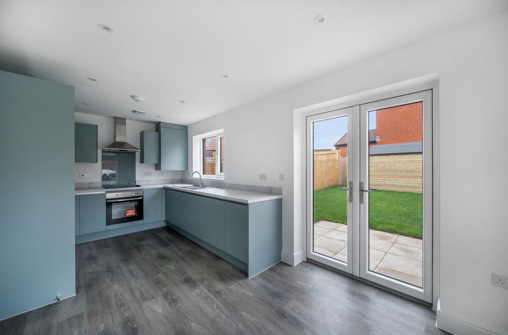 Property photo 2 of 11 1388554-15-693828...