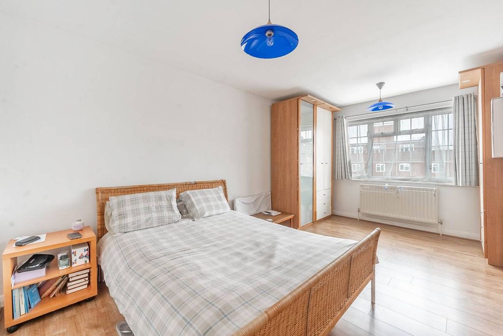 Property photo 3 of 6