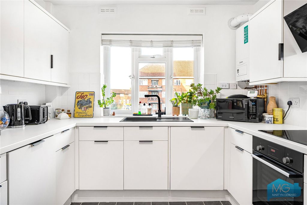 Property photo 2 of 22 Picture No. 17