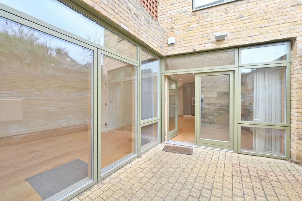 Property photo 2 of 13 Photo 18