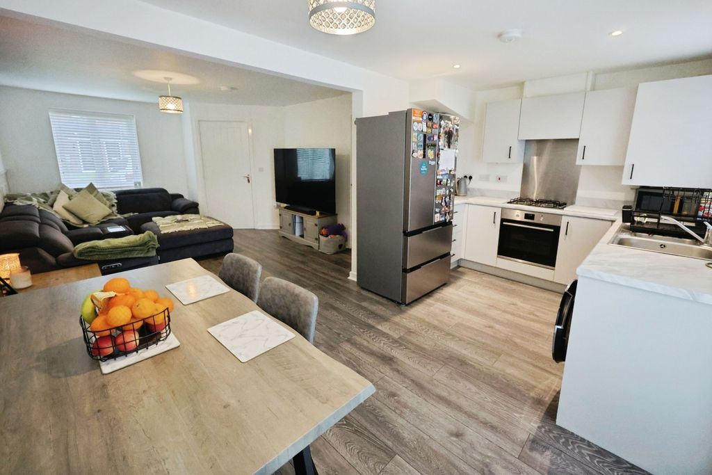 Property photo 2 of 12 Pbox-Img.Jpg