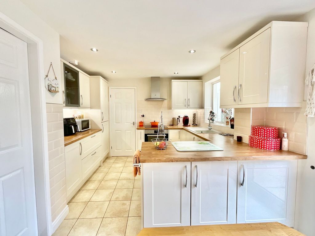 Property photo 2 of 24