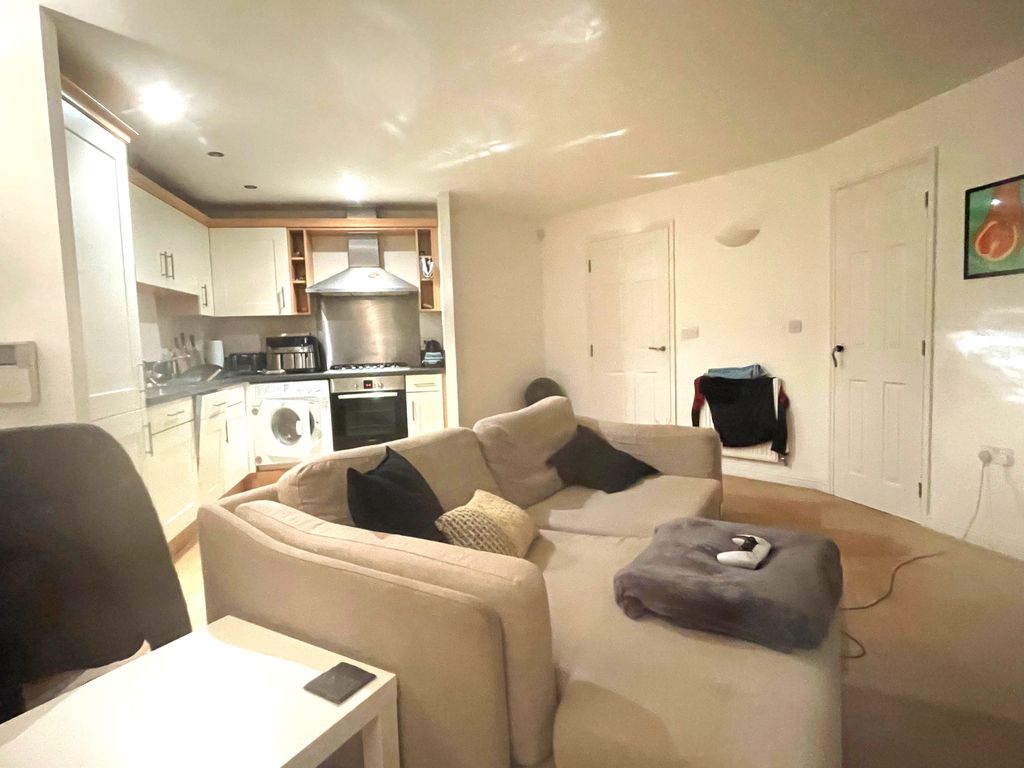 Property photo 3 of 8