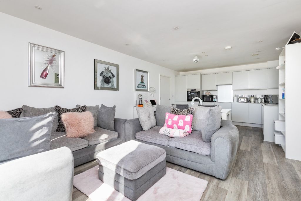 Property photo 2 of 13 3249785