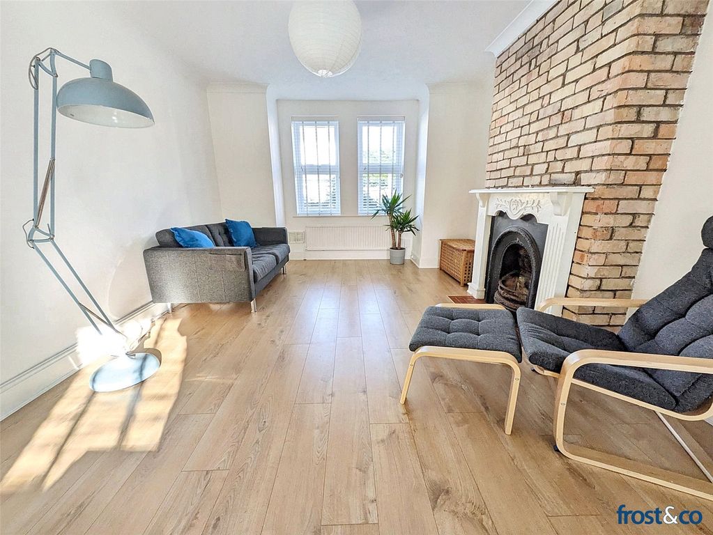 Property photo 2 of 16 Lounge