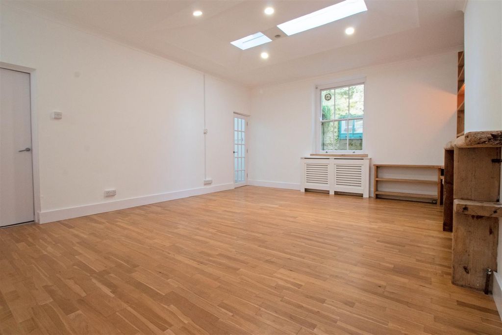 Property photo 3 of 21