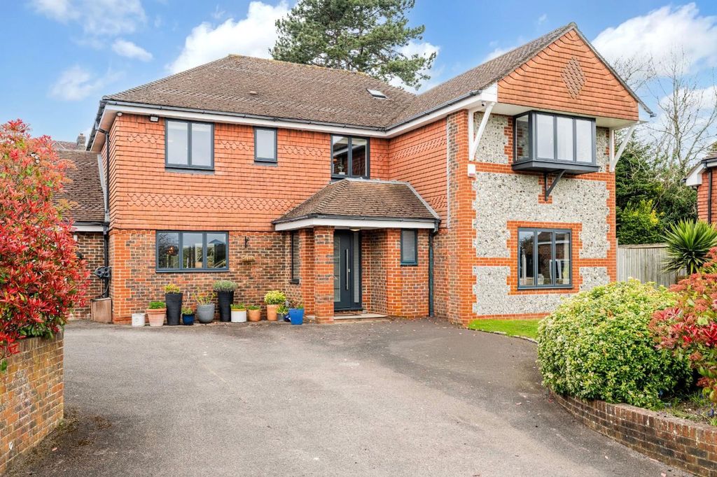 Property photo 1 of 28 Albertine Close