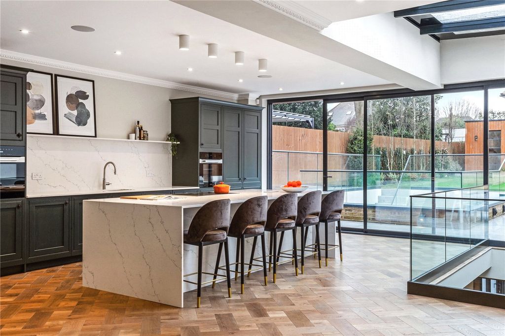 Property photo 2 of 19 Kitchen