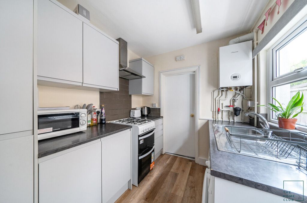 Property photo 2 of 12 762B4F63-Aced-48Fd-9680-123Fca34c1c9