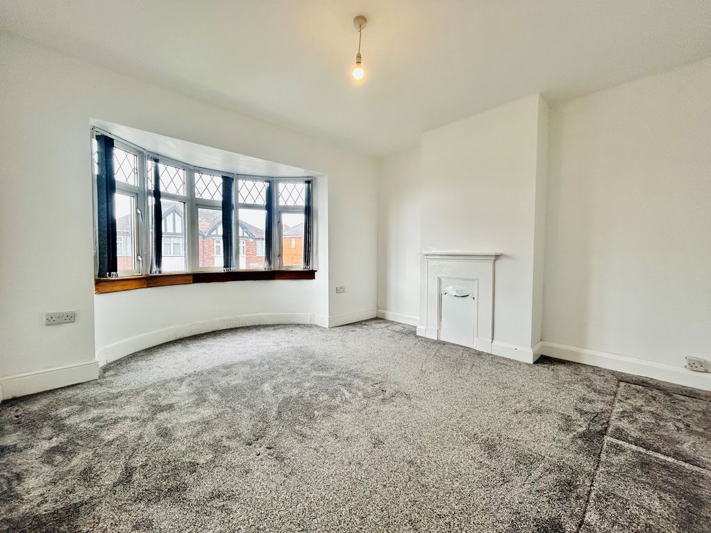 Property photo 2 of 9 Bedroom