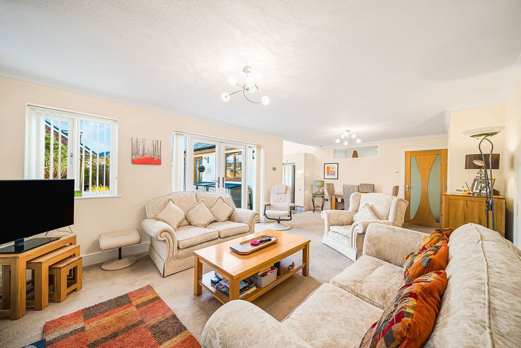 Property photo 3 of 38