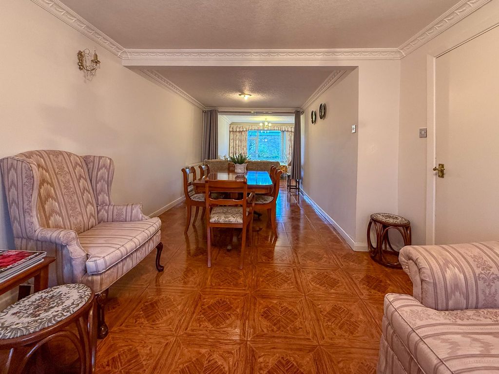 Property photo 2 of 31