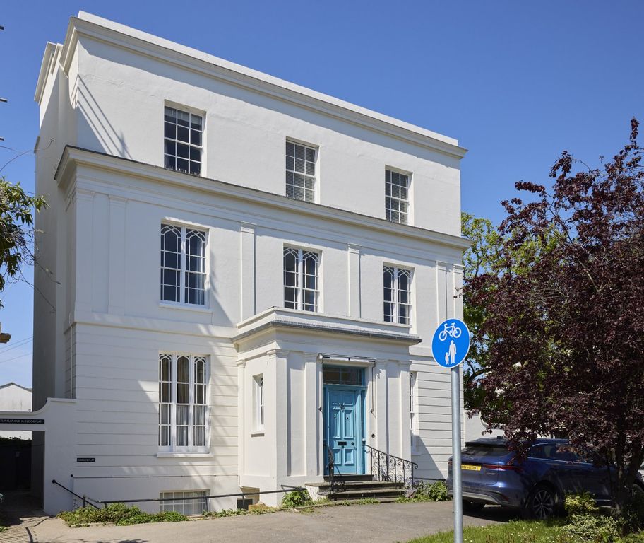 Property photo 1 of 17 36 Evesham Road