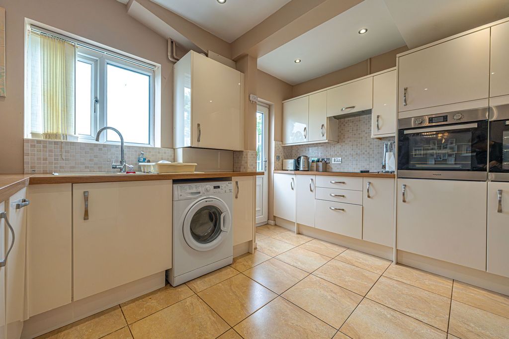 Property photo 2 of 24