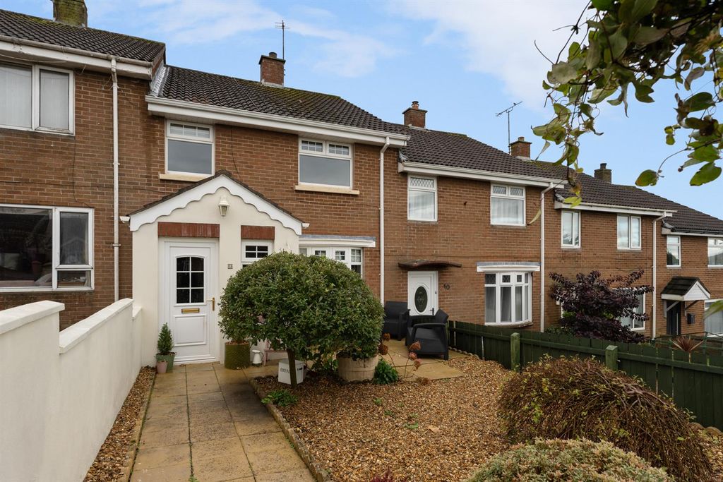 Property photo 2 of 25 8 Edpill Court 28.Jpg