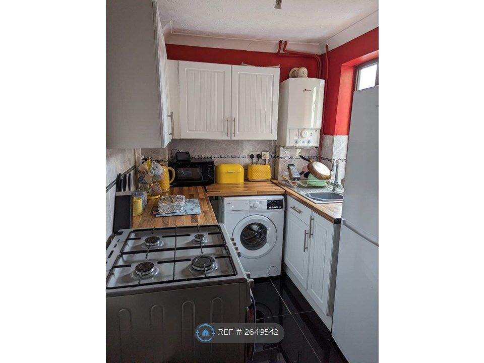 Property photo 2 of 10 Kitchen