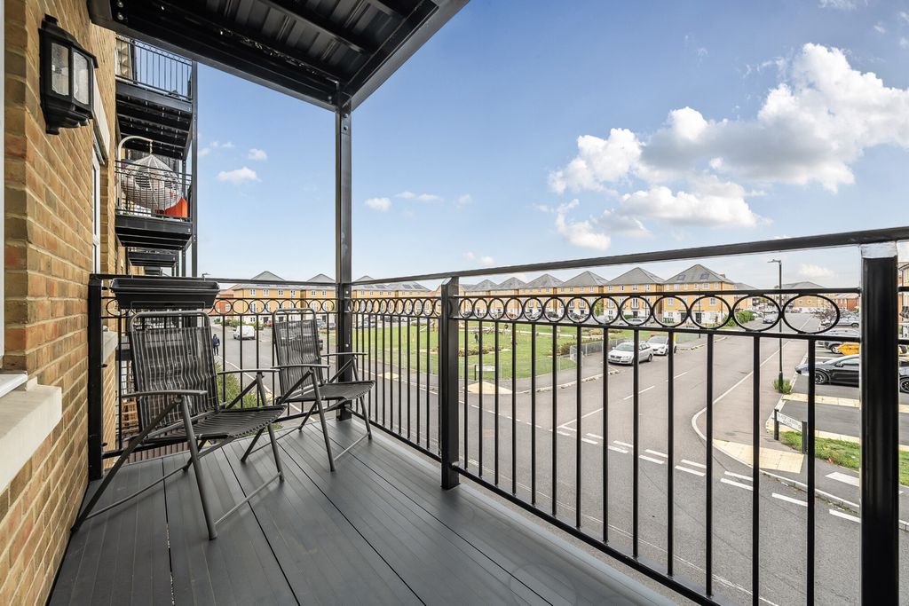 Property photo 3 of 21 Balcony