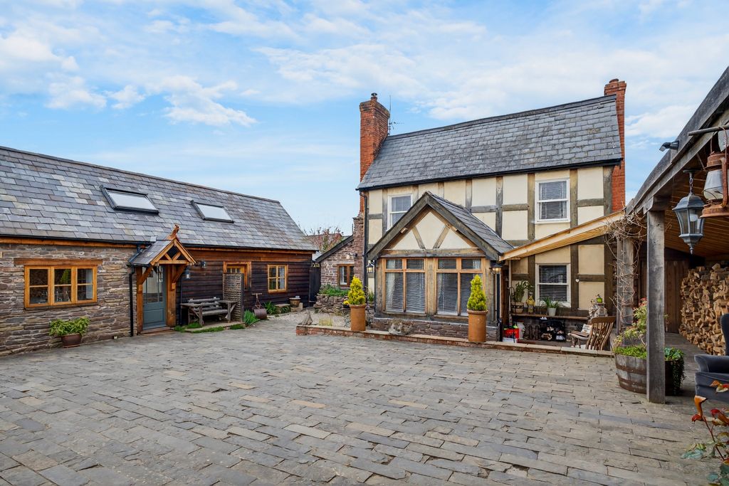 Property photo 1 of 45 Front (3)