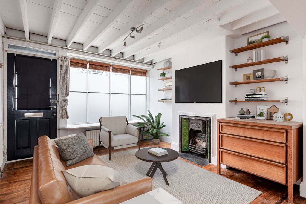 Property photo 3 of 13