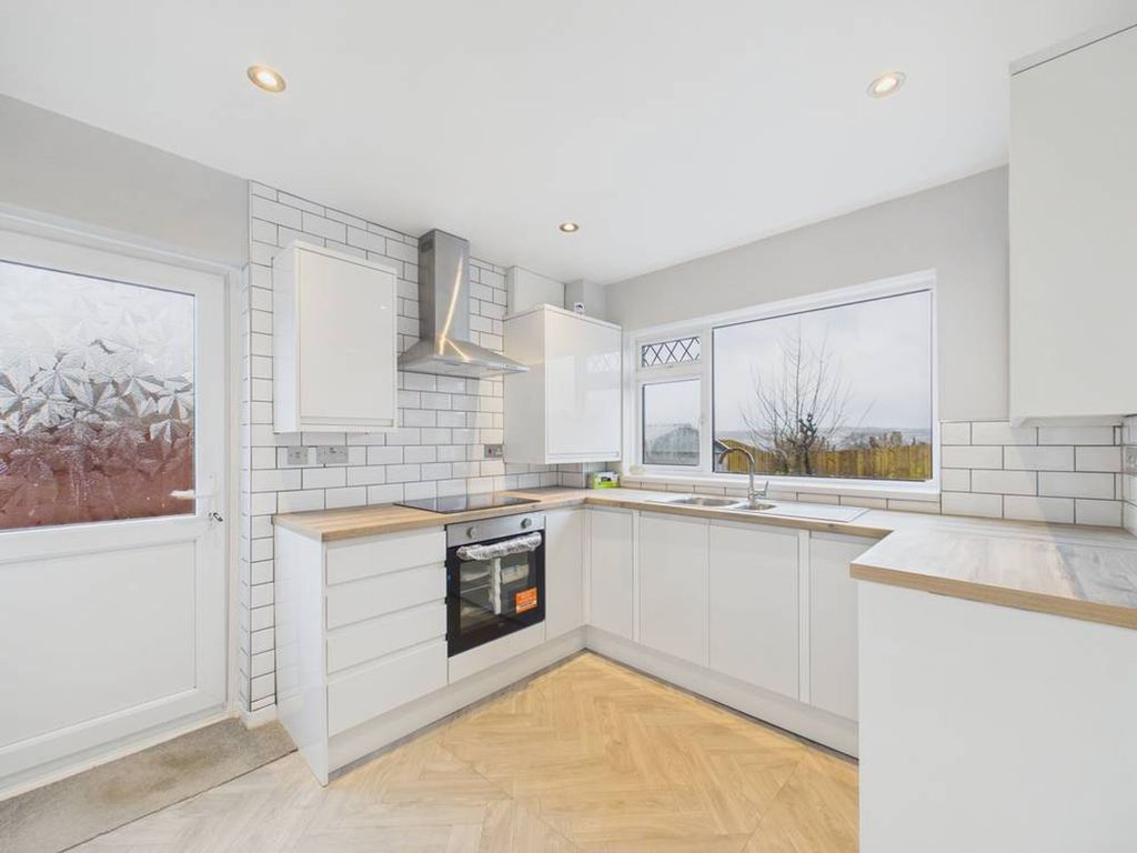 Property photo 2 of 28