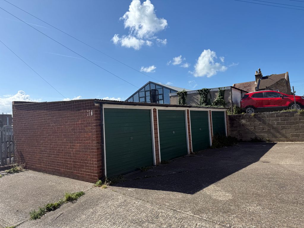 Property photo 2 of 23