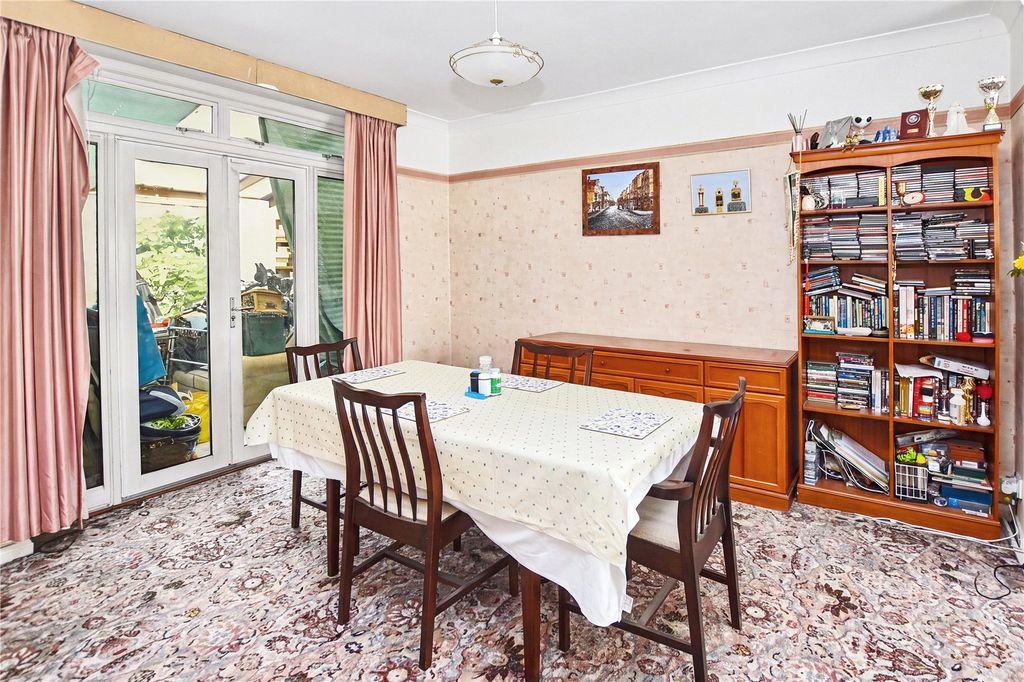 Property photo 2 of 18 Picture No. 24