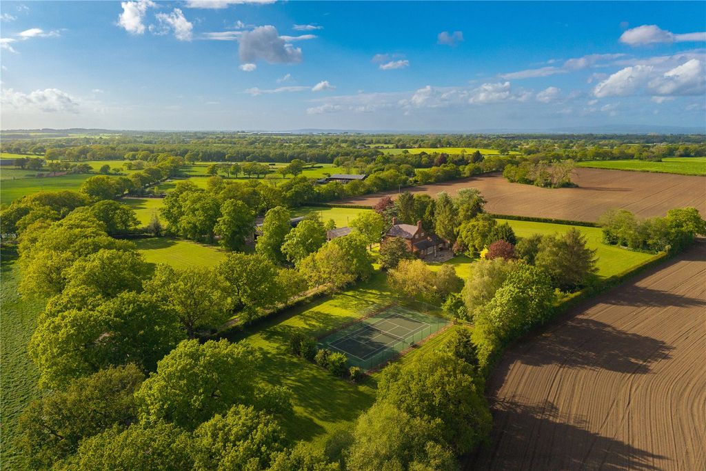 Property photo 1 of 34 Aerial