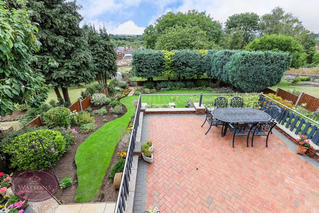 Property photo 2 of 33