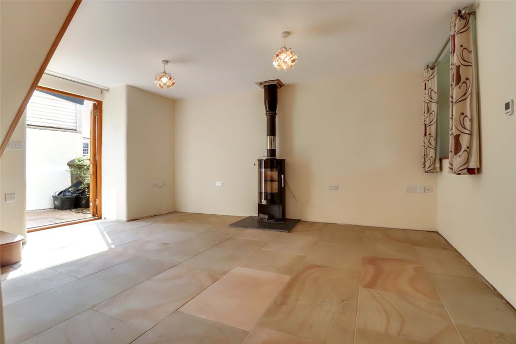 Property photo 2 of 11 Picture No. 21
