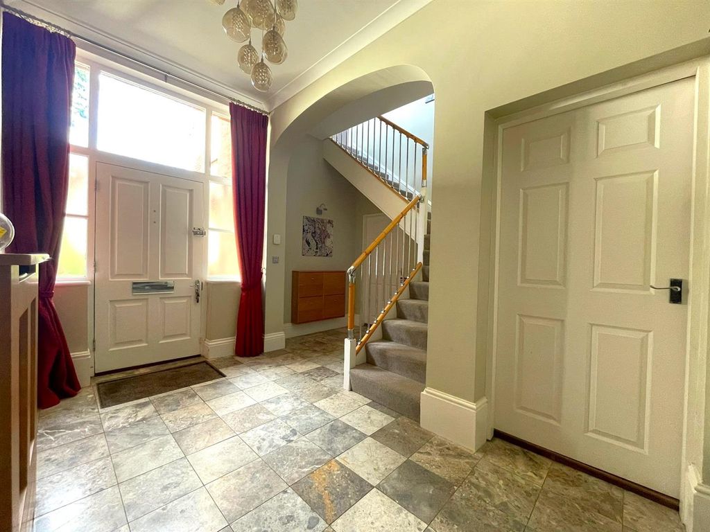 Property photo 3 of 43 Entrance Hall (Ground Floor)