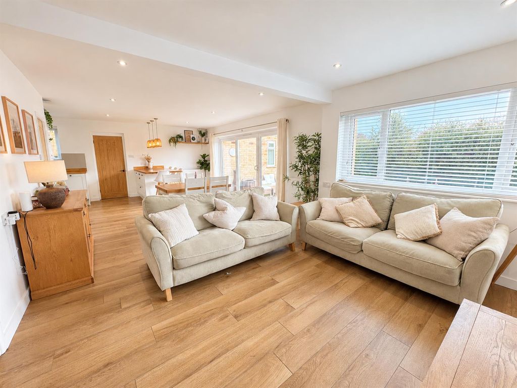 Property photo 2 of 24 17.Png