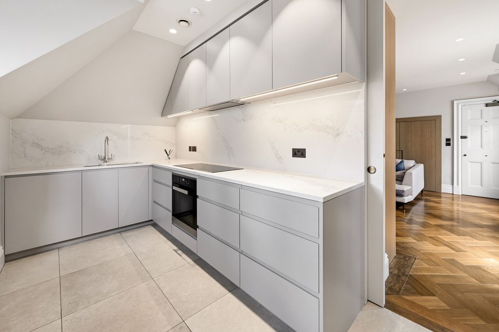 Property photo 2 of 10 5, 33 Bury Street...