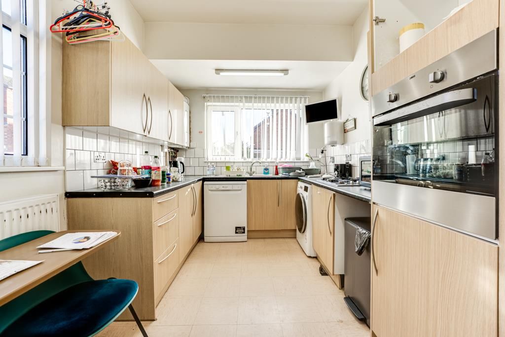 Property photo 3 of 21 77 Broadway, Kettering-17.Jpg