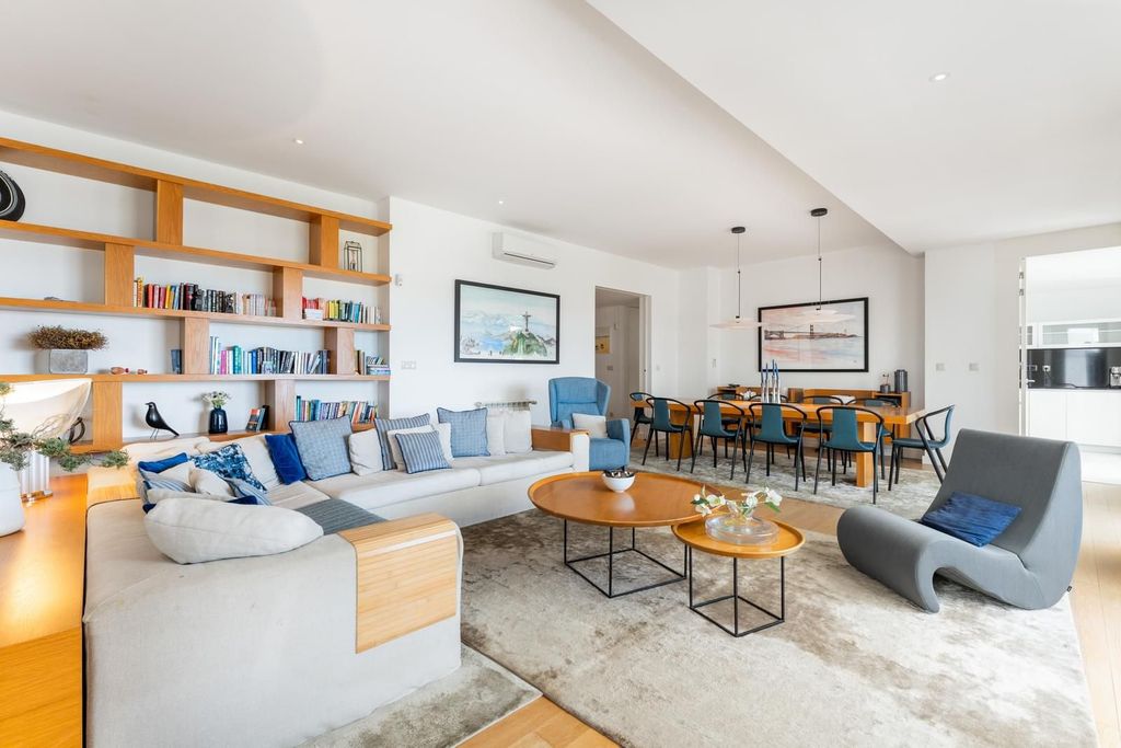 Property photo 2 of 47