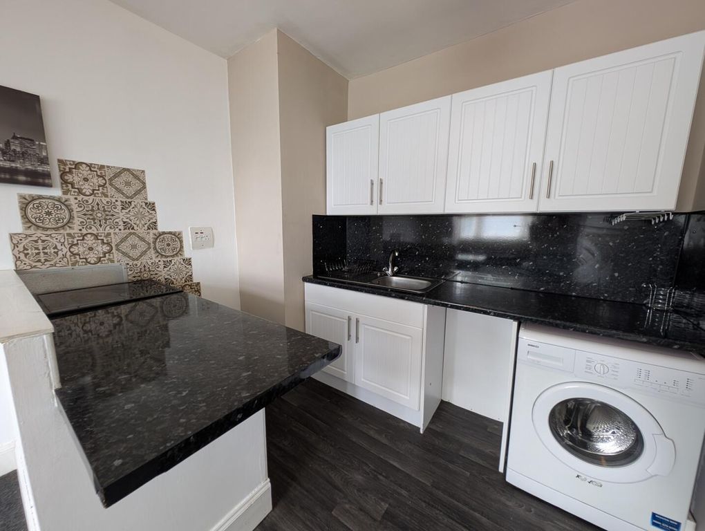 Property photo 2 of 7 Kitchen