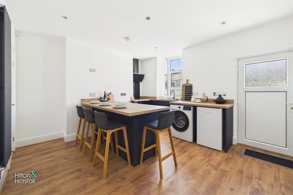 Property photo 3 of 16 Skipton Road