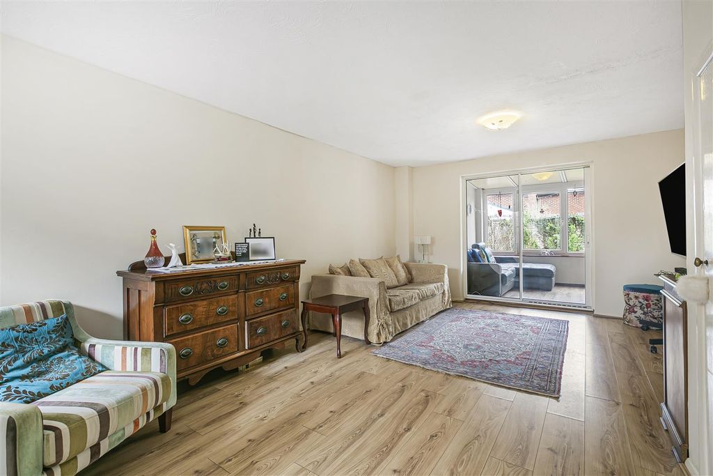 Property photo 2 of 21