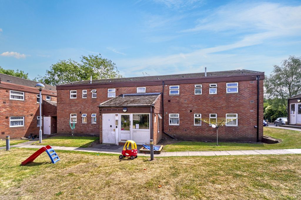 Property photo 1 of 14 12 The Furlong, Wednesbury, West Midlands, Ws10 9Su
