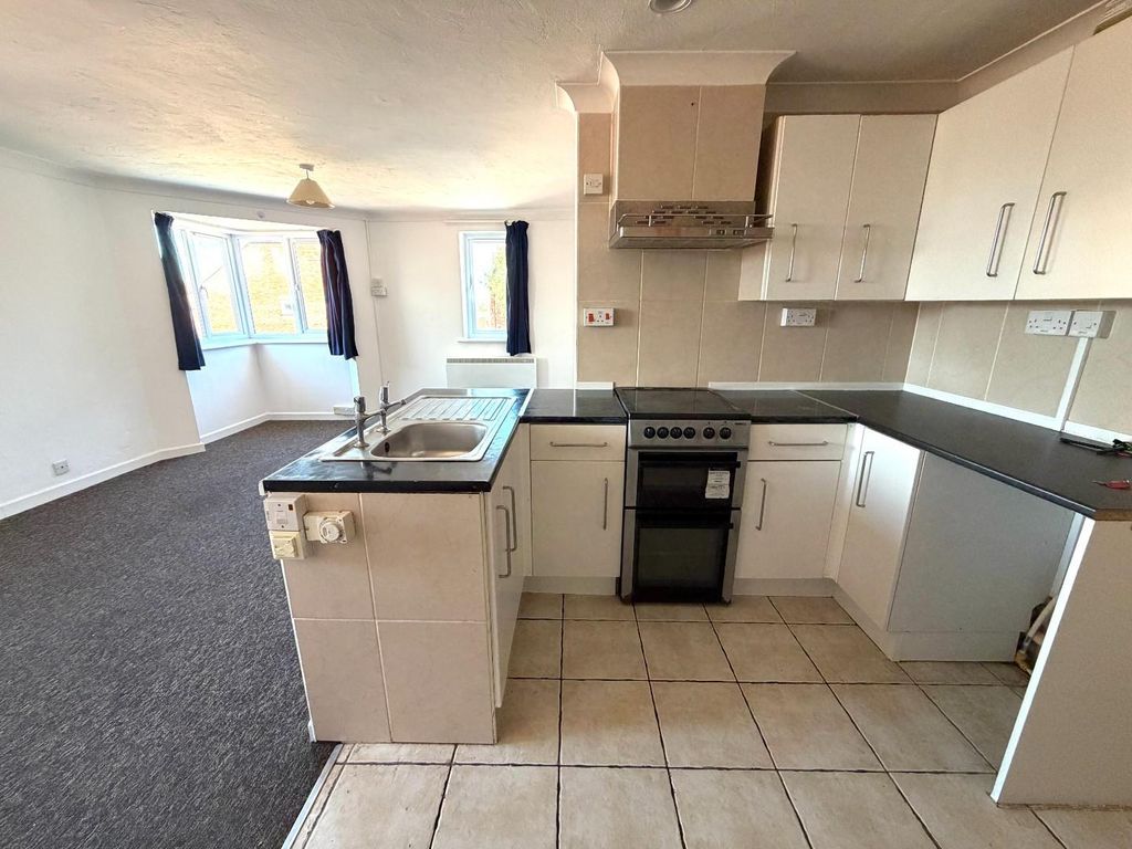 Property photo 2 of 8 Kitchen.Jpg