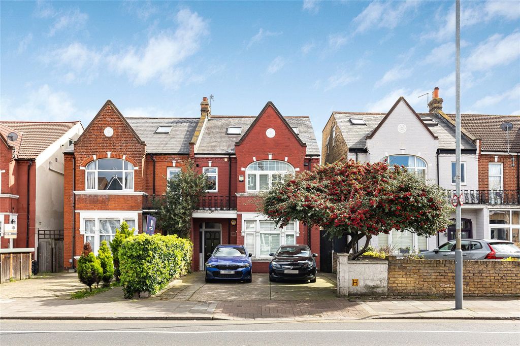 Property photo 2 of 8 Picture No. 18