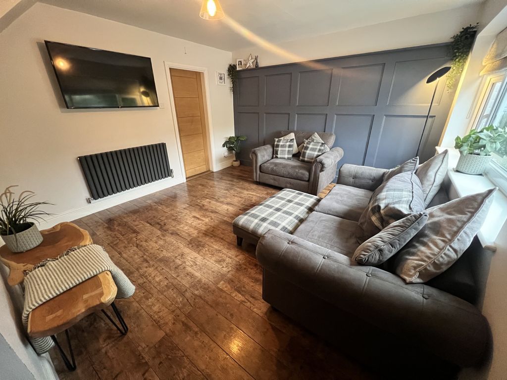 Property photo 3 of 27