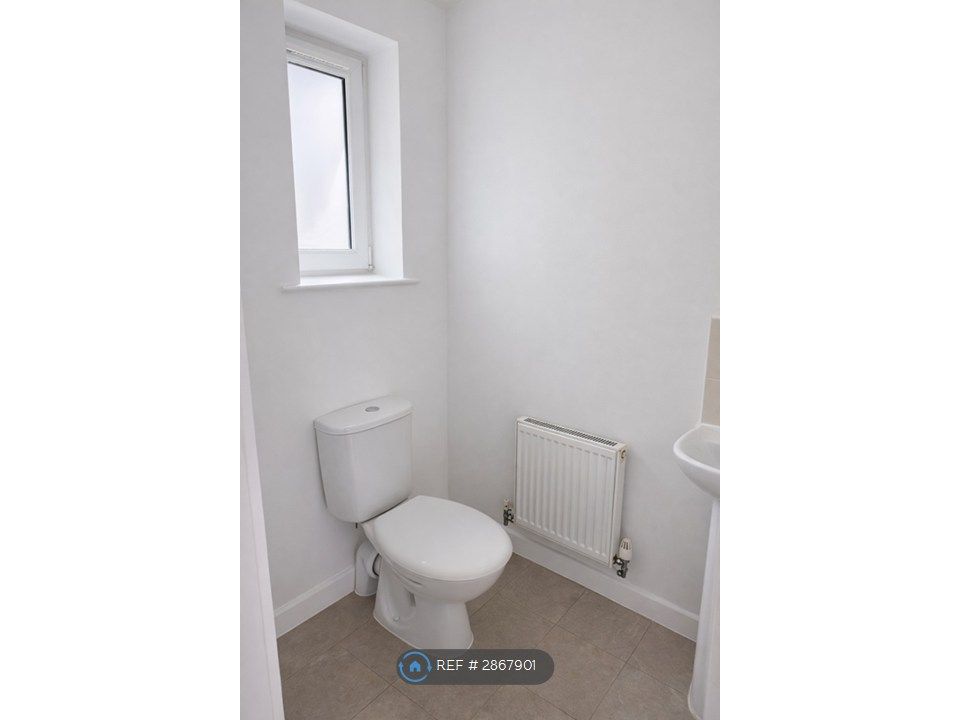 Property photo 3 of 9 Downstairs Cloakroom