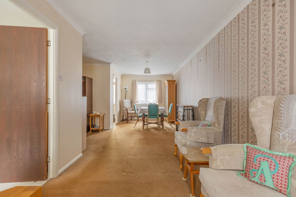 Property photo 3 of 11 3 Brunel Close, Se19 - 4