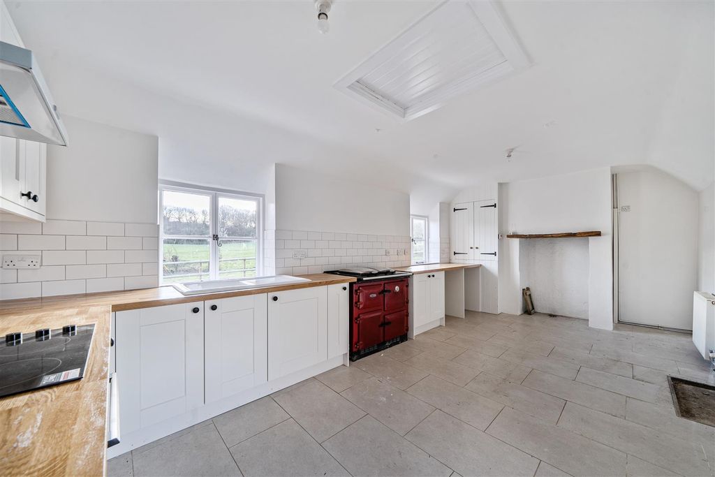 Property photo 2 of 14 Kitchen