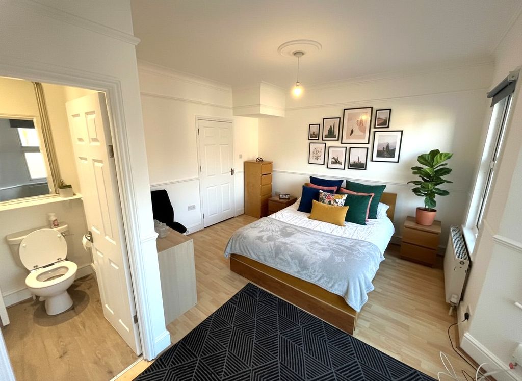 Property photo 3 of 12 7dc277d5-3E15-4897-B759-99F2F86B84Aa