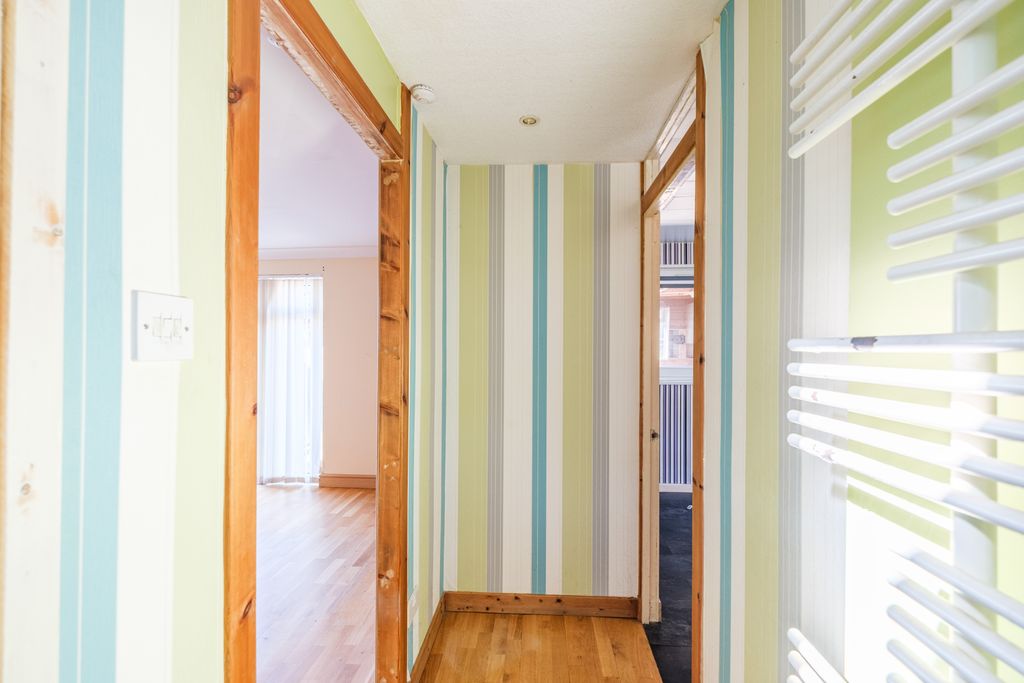 Property photo 2 of 34