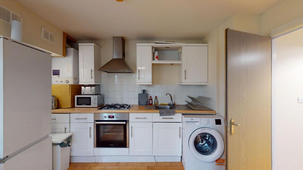 Property photo 2 of 15 Kitchen