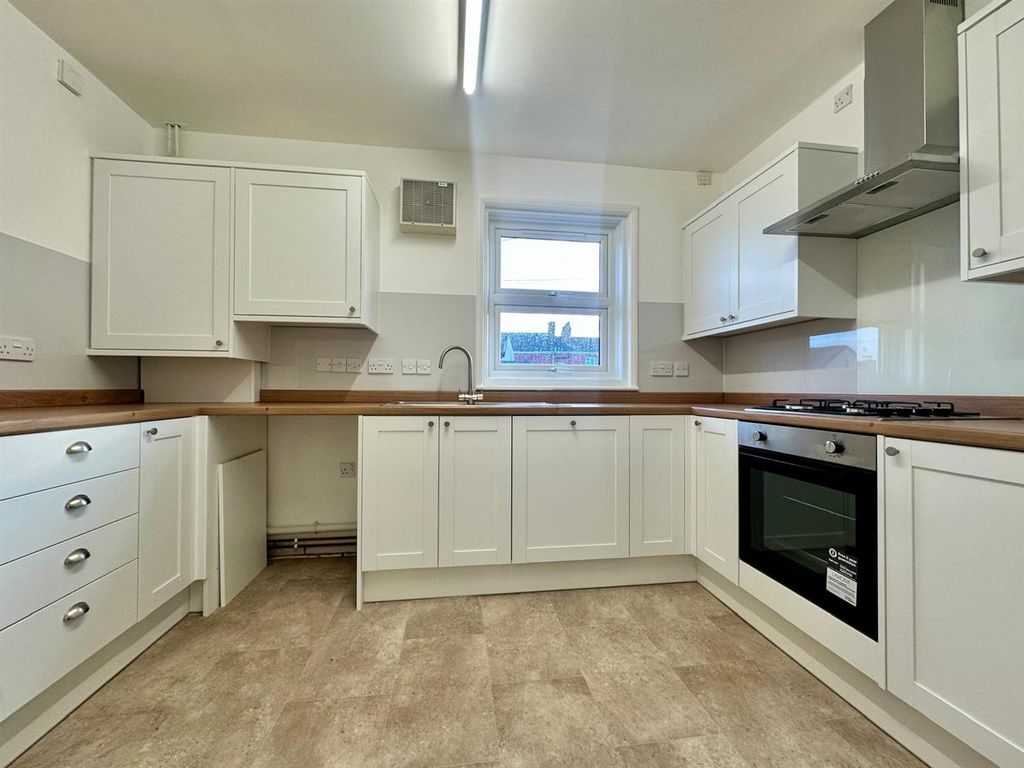 Property photo 2 of 14 Kitchen