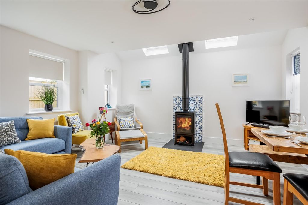 Property photo 2 of 36 20Adenmarklane-19Print - Copy.Jpg
